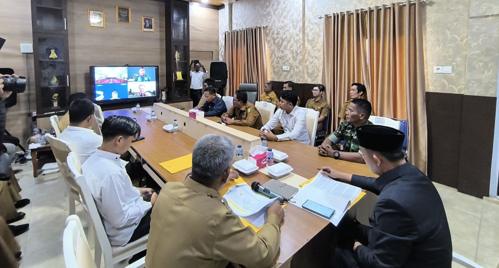 Bupati Inhil Ikuti Rakor Pengendalian Inflasi Bersama Kemendagri Secara Virtual