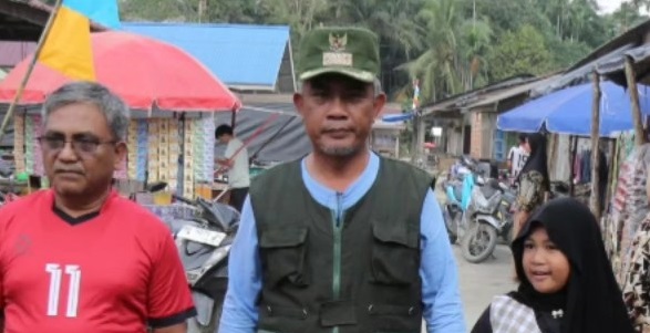 Mewakili Bupati Inhil, Asisten I Buka Turnamen Semi Open Volly Ball Kades Cup II Desa Air Balui 2025