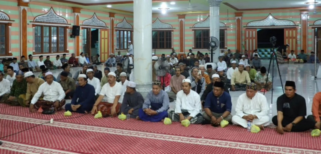 Bupati Inhil Menghadiri Peringatan Maulid Nabi Muhammad SAW Di Masjid Al-Mujahidin Ds. Sei. Luar