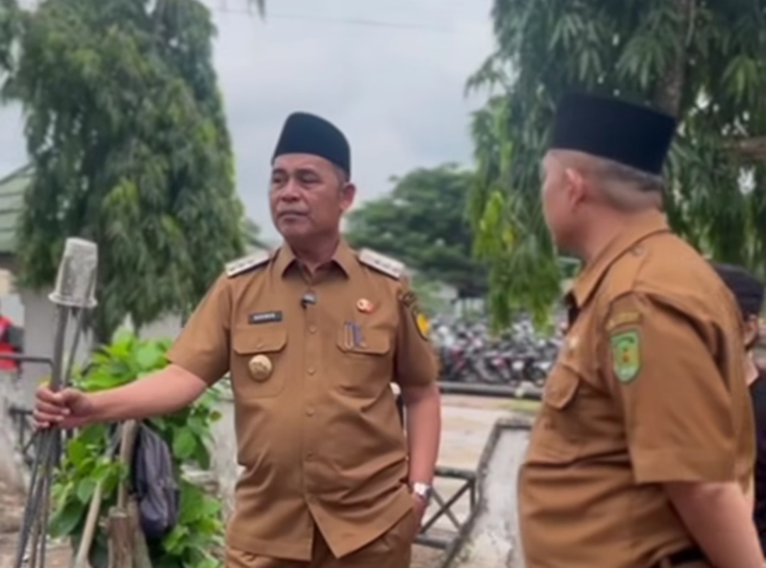 Atasi Banjir Tembilahan, Bupati Inhil Tinjau Pembangunan Drainase Block Culvert di Jalan Pangeran Hidayat