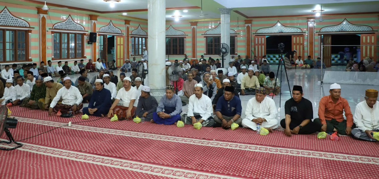 Bupati Inhil Menghadiri Peringatan Maulid Nabi Muhammad SAW Di Masjid Al-Mujahidin Ds. Sei. Luar