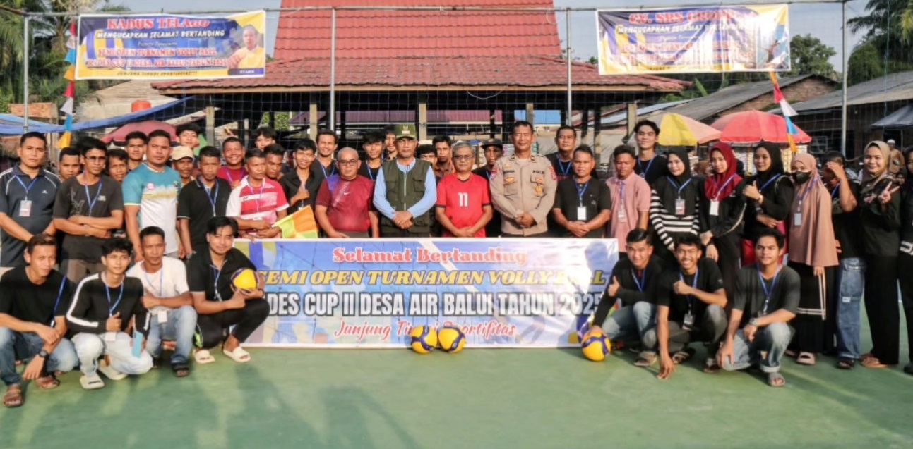 Mewakili Bupati Inhil, Asisten I Buka Turnamen Semi Open Volly Ball Kades Cup II Desa Air Balui 2025