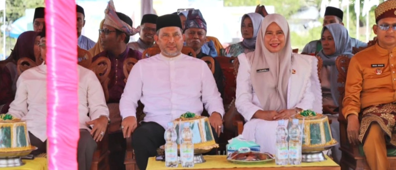 Wakil Bupati Inhil Yuliantini Lepas Pawai Ta’aruf dan Buka Stand Bazar MTQ ke-33 di Keritang
