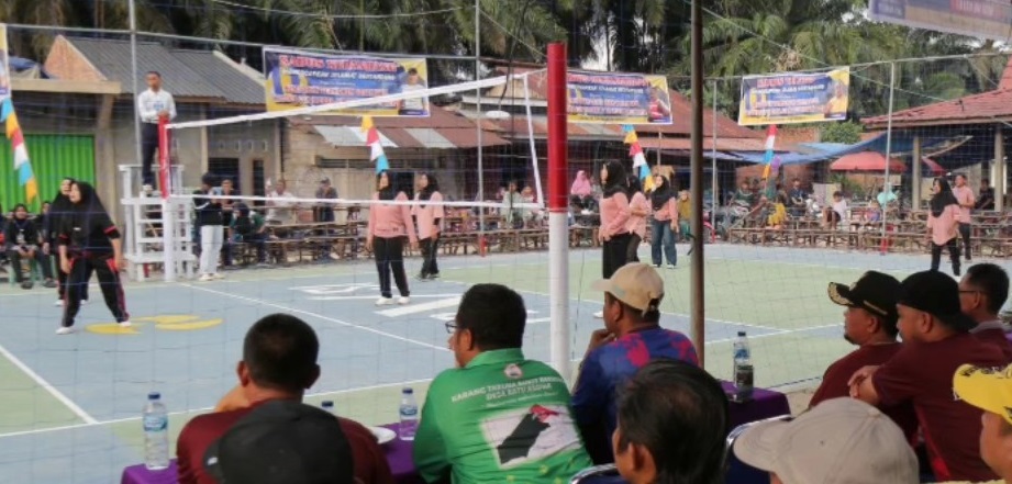 Mewakili Bupati Inhil, Asisten I Buka Turnamen Semi Open Volly Ball Kades Cup II Desa Air Balui 2025