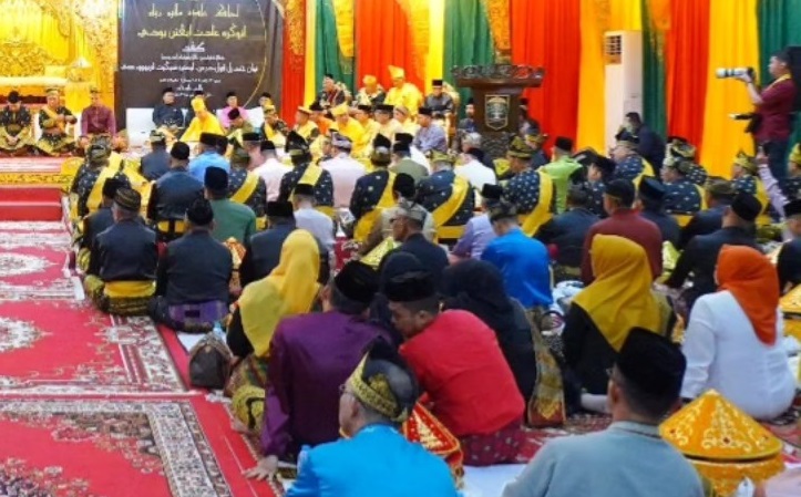 Mewakili Bupati Inhil, Sekda Hadiri Penganugerahan Gelar Adat