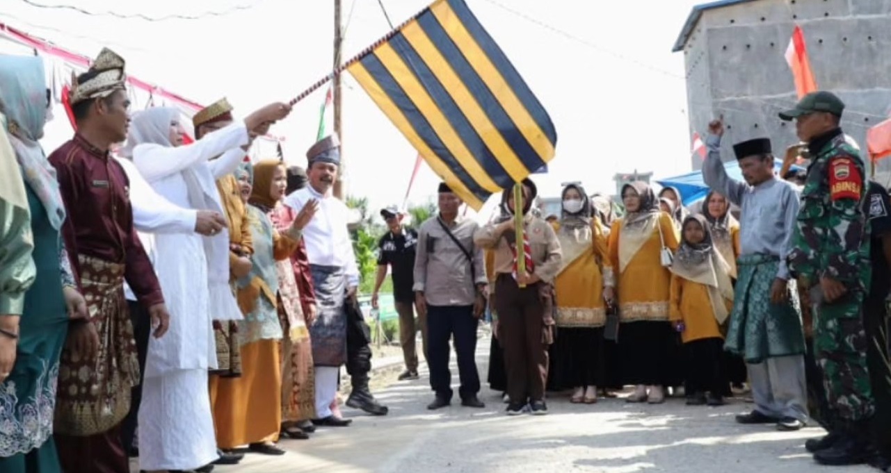 Wakil Bupati Inhil Yuliantini Lepas Pawai Ta’aruf dan Buka Stand Bazar MTQ ke-33 di Keritang