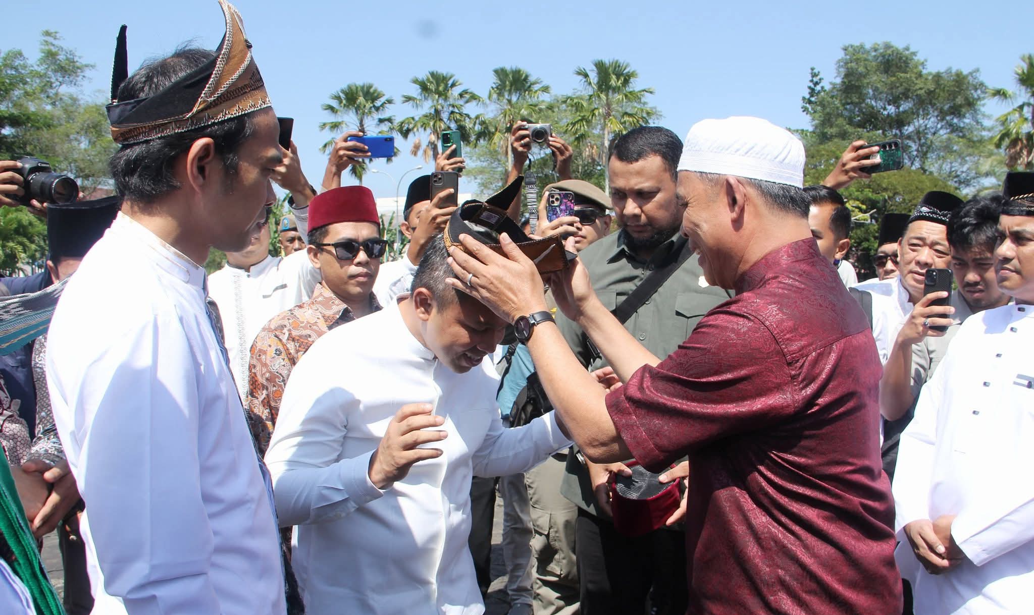 Bupati Inhil Sambut Gubernur Riau saat Hadiri Istighosah Gema Muharram di Tembilahan
