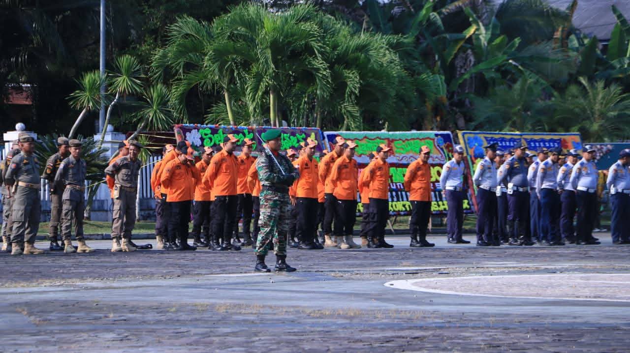 Wabup Inhil Hadiri Upacara HUT ke-80 TNI di Lapangan Kantor Bupati