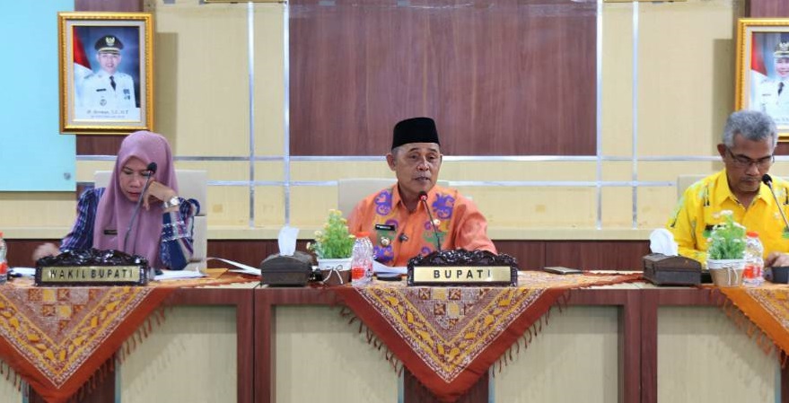 Bupati Beserta Wabub Inhil Pimpin Rapat Laporan Evaluasi Pembangunan Periode Agustus 2025
