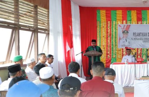 Bupati Inhil Lantik Pj Kepala Desa Sungai Danai
