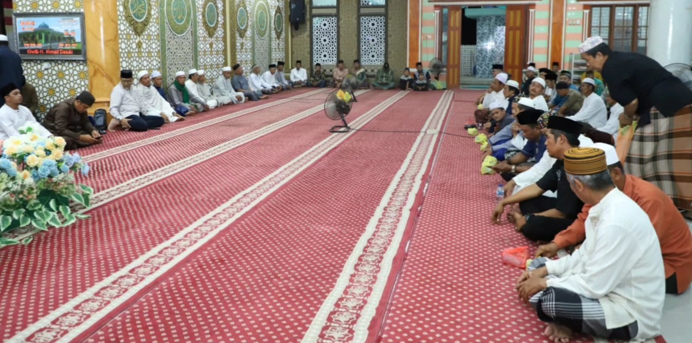 Bupati Inhil Menghadiri Peringatan Maulid Nabi Muhammad SAW Di Masjid Al-Mujahidin Ds. Sei. Luar