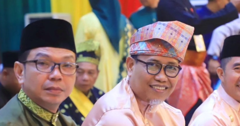 Mewakili Bupati Inhil, Sekda Hadiri Penganugerahan Gelar Adat