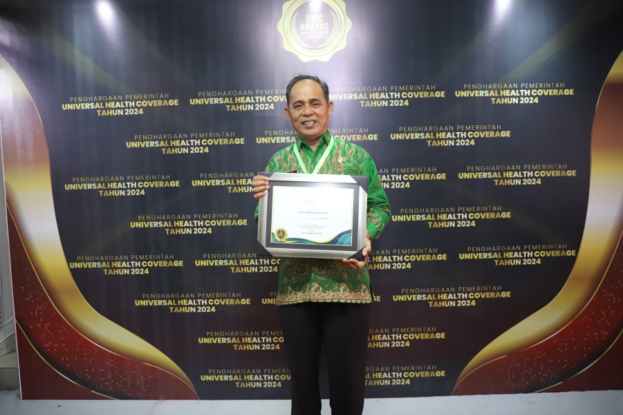 Pemkab Inhil Terima Penghargaan UHC Award 2024 Dari Wakil Presiden RI