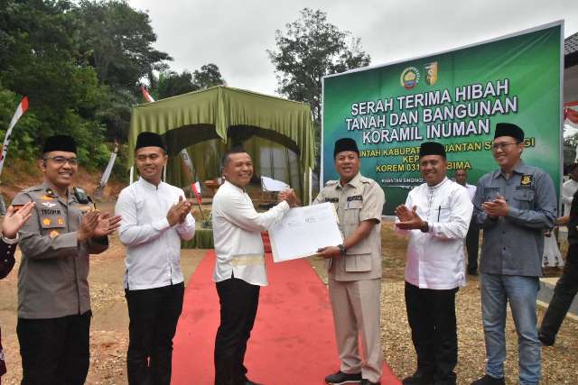 Bupati Kuansing Serahkan Tanah Hibah dan Bangunan  Koramil Inuman kepada Danrem 031/Wira Bima