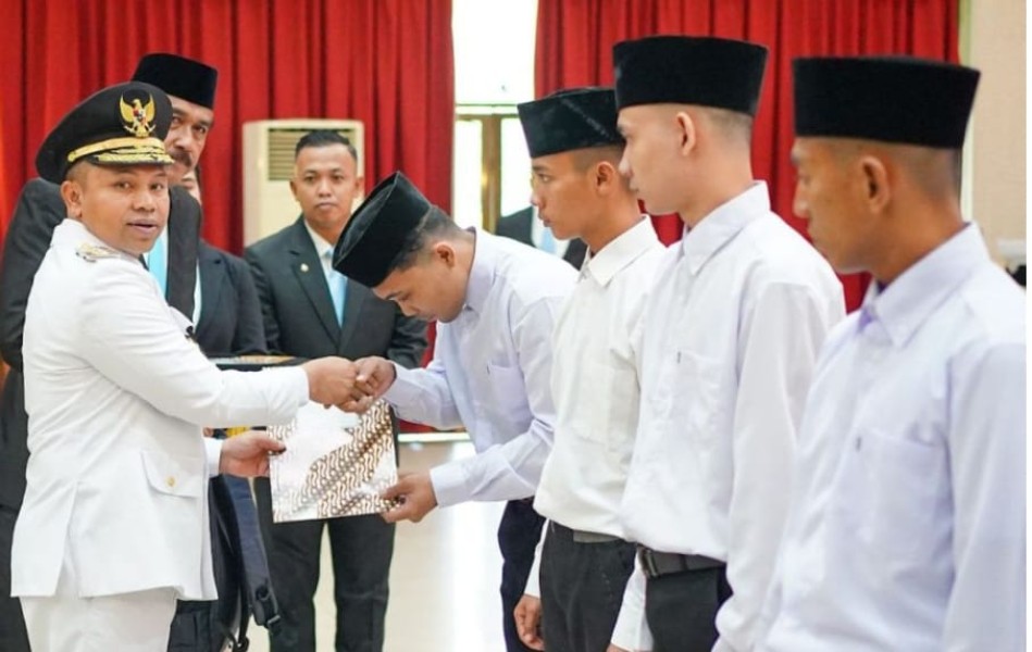 Gubri Wahid Serahkan Remisi Umum dan Dasawarsa Bagi Narapidana Serta Anak Binaan