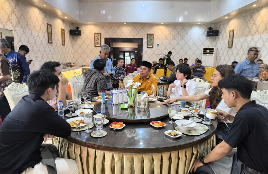 Bupati Inhil Jamu Sarapan Pagi Bersama Tim Hilirisasi Kelapa Bappenas dan Investor