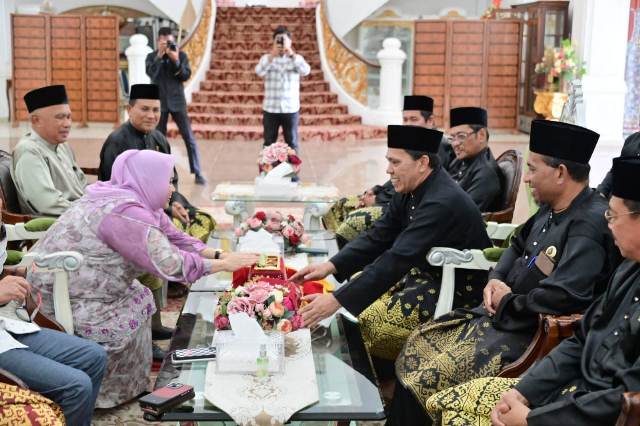 Bupati Bengkalis Terima Silaturahmi Ketua Beserta Jajaran LAMR Bengkalis
