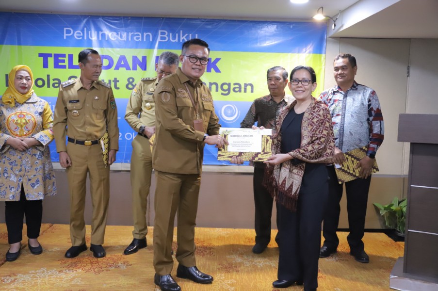 Pj Walikota Pekanbaru Raih Penghargaan Bappenas dan JP2GI