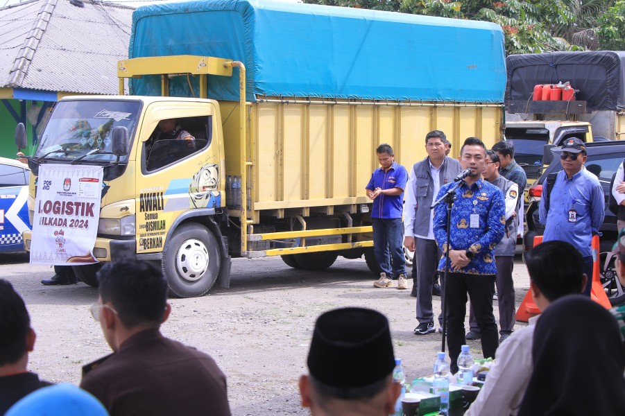 Lepas Rombongan Distribusi Logistik Pilkada 2024, Pj Wako Pekanbaru: Ini Menjadi Satu Tahapan Krusial