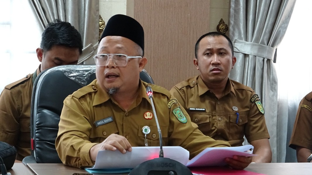 Puluhan Guru Bantu Daerah Kabupaten Indragiri Hilir Adukan Nasibnya ke DPRD Inhil