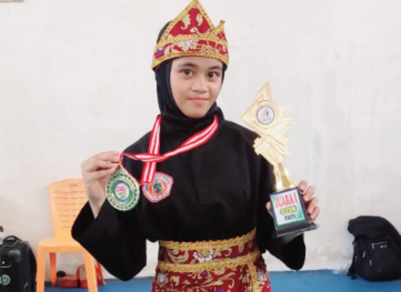 Hanie Keizia Harumkan Nama Sekolah, Sabet Emas O2SN Karate Tingkat Kabupaten