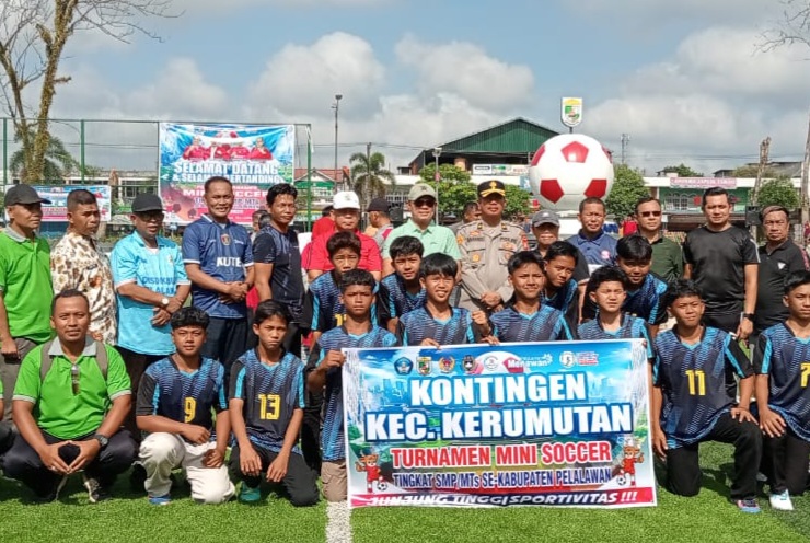 Buka Turnamen Mini Soccer SMP, Husni Tamrin Janjikan Bonus bagi Pemain Terbaik