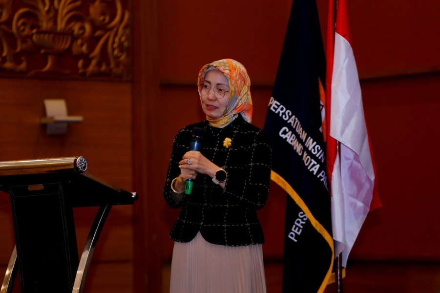 PLN Enjiniring Memaparkan Strategi Menuju NZE 2060 melalui Energi Terbarukan di Seminar Nasional 2024