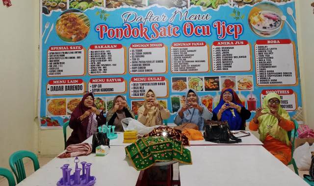 Siompu Kampar Riau Tampilkan Parade Manjujuong Dulang dan Baju Bakuduong