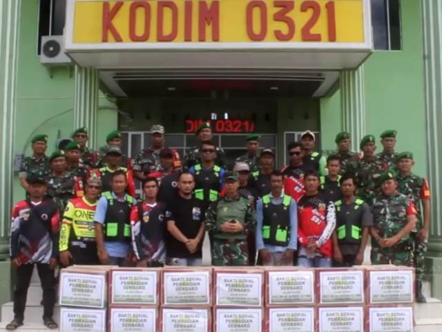 Sempena HUT Korem 031/ WB ke 66 Kodim 0321/Rohil Bagikan Sembako