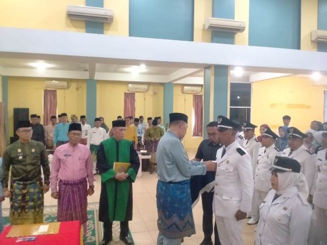 Sebanyak 15 Pejabat Kepala Desa Perpanjangan Jabatan di Kukuhkan dan 2 Pejabat Desa di Lantik