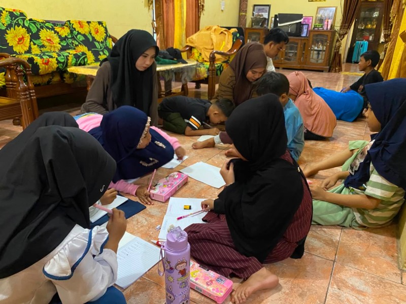 Mengatasi Buta Aksara dan Buta Hijaiyah, Mahasiswa KKN Tematik UNISI Gelar Les Membaca dan Mengaji di Kelurahan Metro