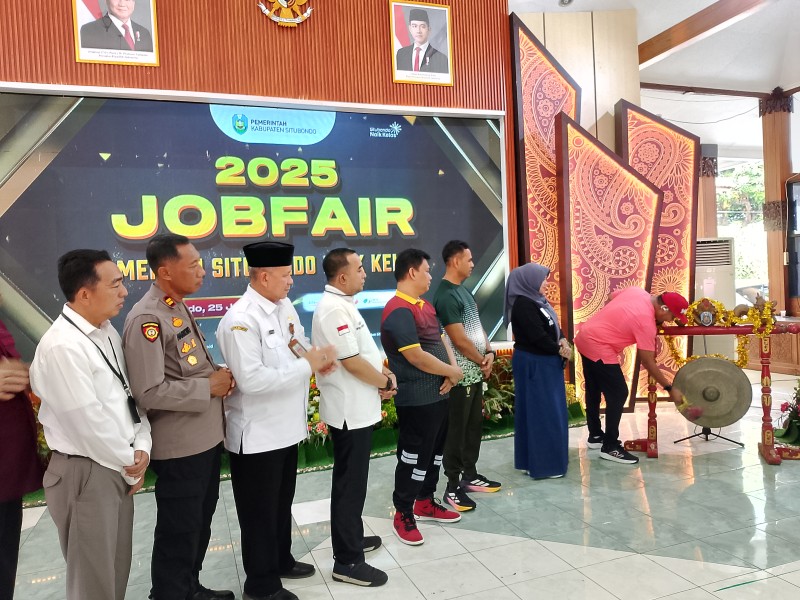 Buka Job Fair 2025, Mas Rio: Pemuda Situbondo Harus Bermental Petarung, Siap Kerja di Mana Saja!