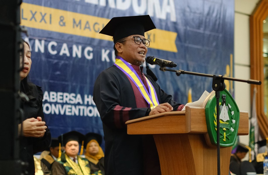 Bupati Zukri Resmi Sandang Gelar Magister Manajemen Universitas Lancang Kuning Pekanbaru