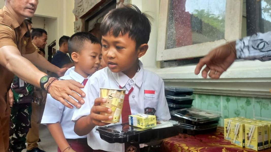 Jakarta Mulai Implementasi Program Makan Bergizi Gratis di Sekolah dengan Menu Ayam Teriyaki