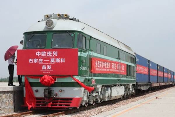 China Catat 10,39 Juta Perjalanan Kereta Api pada Hari Pertama Arus Mudik Imlek