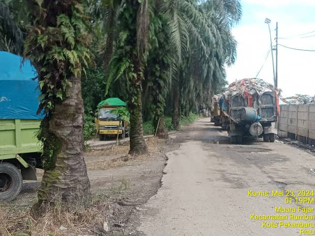 DLHK Soroti Jalan Rusak Menuju TPA Muara Fajar