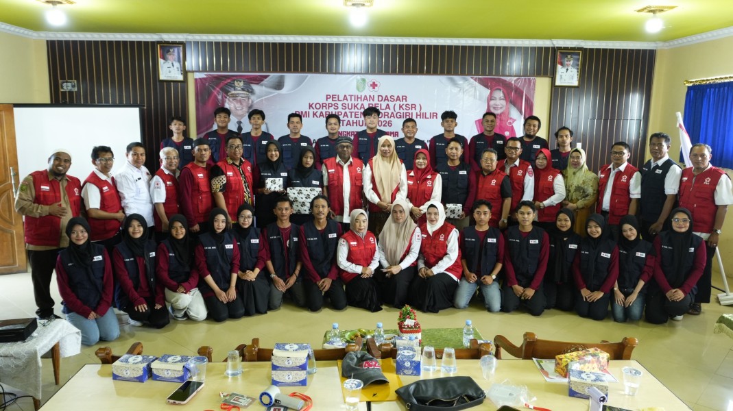 Wabup Inhil Yuliantini bersama Ketua PMI Hj. Katerina Susanti Tutup Diklatsar KSR PMI Angkatan I Tahun 2026