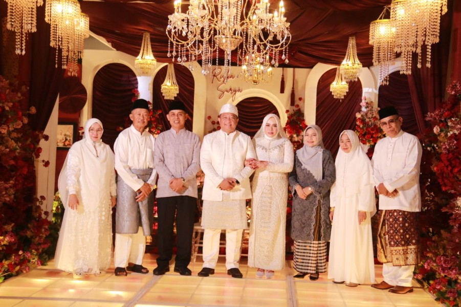 Bupati Herman Turut Jadi Saksi Ijab Qabul, Dimomen Sakral Riska Dan Surya  Tembilahan
