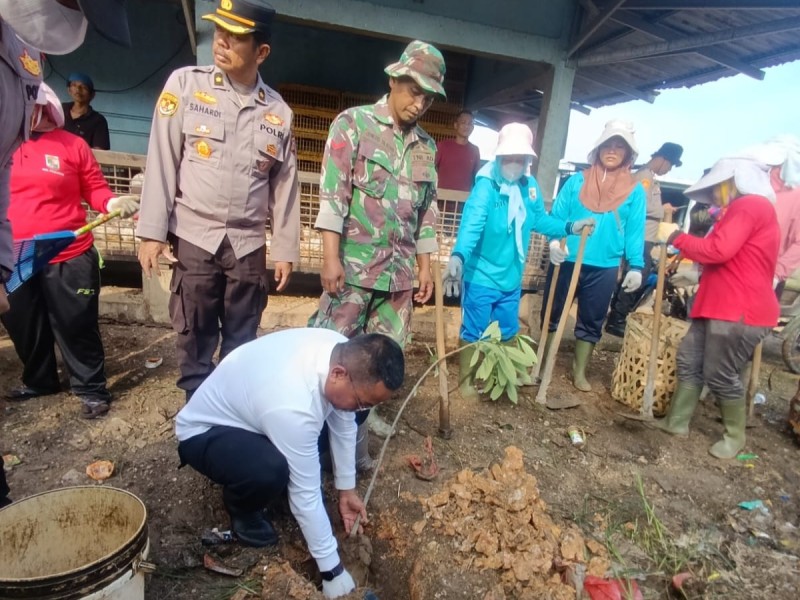Sinergi Pemkab dan Polres Pelalawan: Gelar Aksi Gotong Royong di Pasar Baru Pangkalan Kerinci