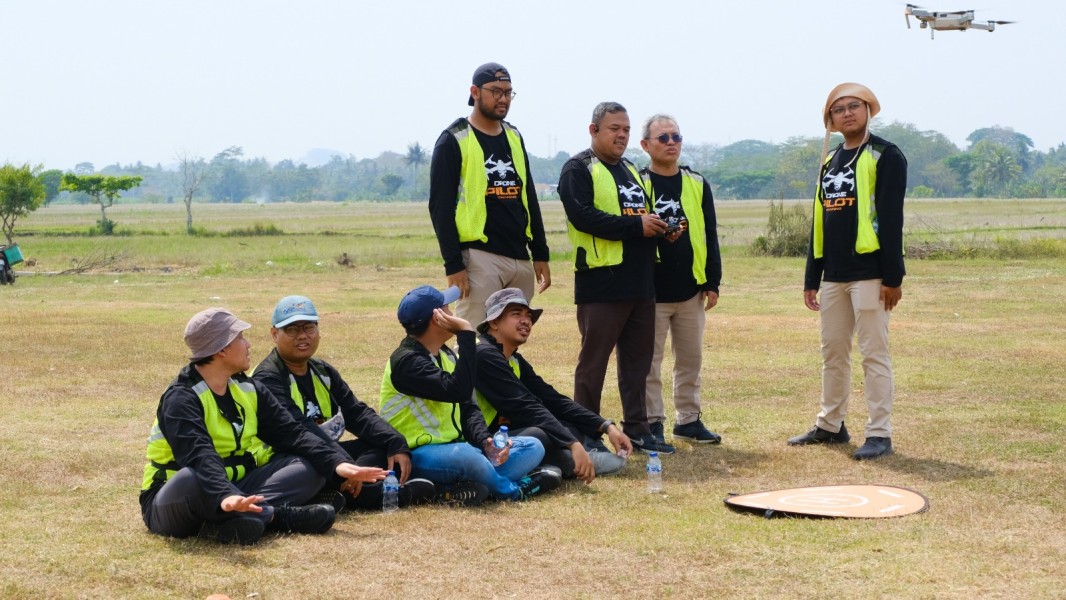 PLN Enjiniring menyelenggarakan pelatihan sertifikasi remote pilot dan penggunaan drone untuk perkuat kompetensi insinyur di bidang pemetaan