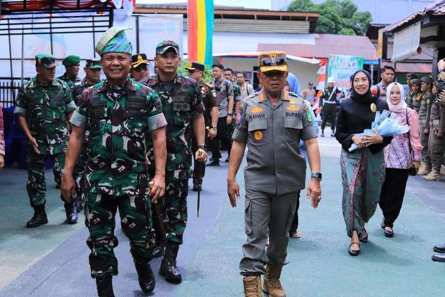 Bupati H.Asmar Sambut Kedatangan Danrem 031 Wira Bima di Pelabuhan Tanjung Harapan