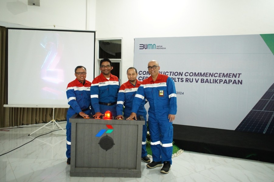 Sinergi Pertamina Group Luncurkan PLTS Terbesar di Operasi Kilang