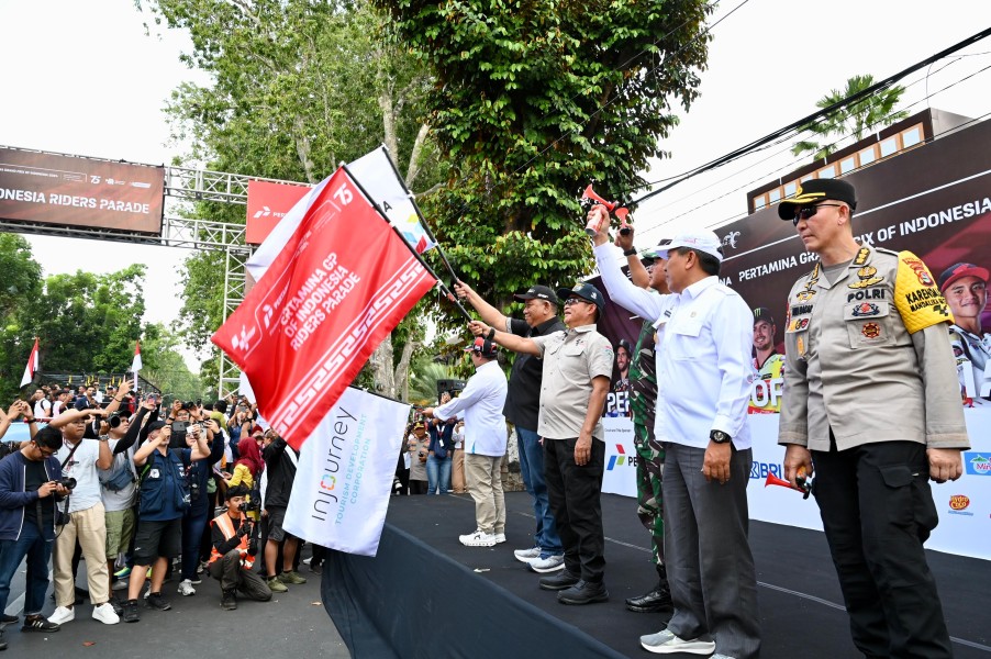 Masyarakat Meriahkan Riders Parade Pertamina Grand Prix of Indonesia 2024 dengan Antusiasme yang Memukau