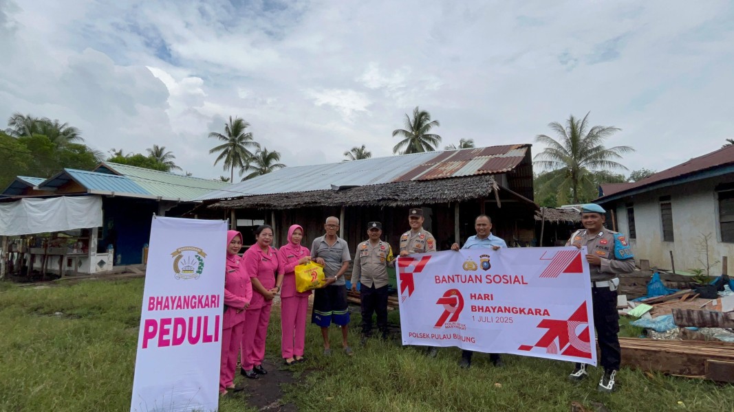Semarak HUT ke-79, Bhayangkari Polsek Pulau Burung Berikan Bantuan Sosial dan Penyuluhan Kesehatan
