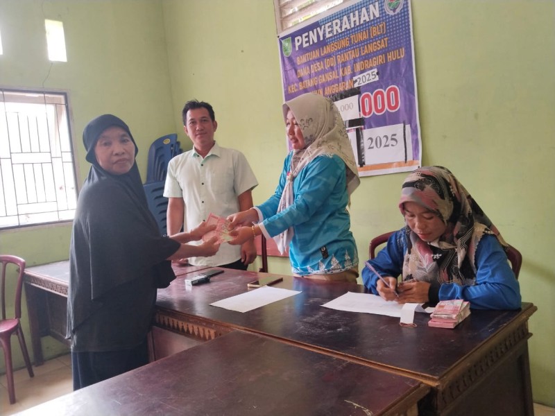 BLT Dana Desa Disalurkan Langsung, Pemdes Desa Rantau Langsat Prioritaskan Warga Terdampak