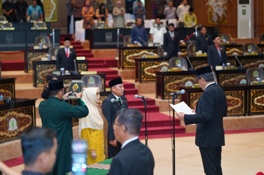 Hj.Zulaikhah Wardan Resmi Gantikan Ferriyandi Sebagai PAW Anggota DPRD Provinsi Riau Periode 2024-2029