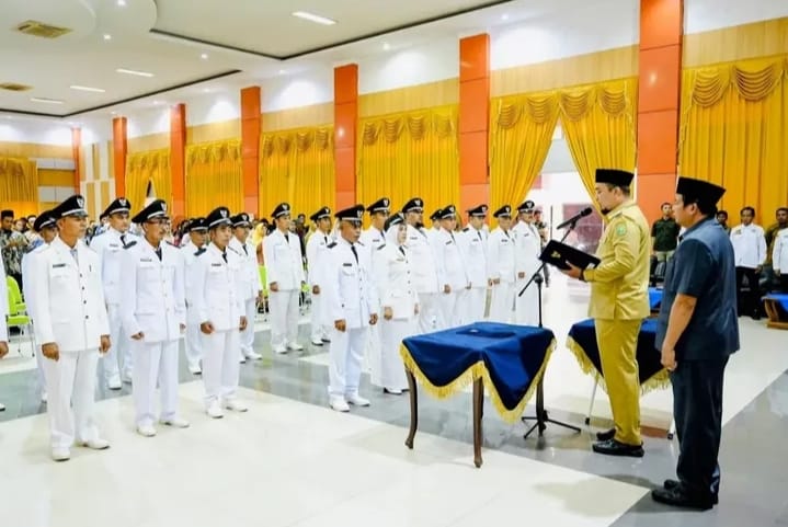 Bupati Inhu Lantik 28 Kades untuk Perpanjangan Masa Jabatan Dua Tahun