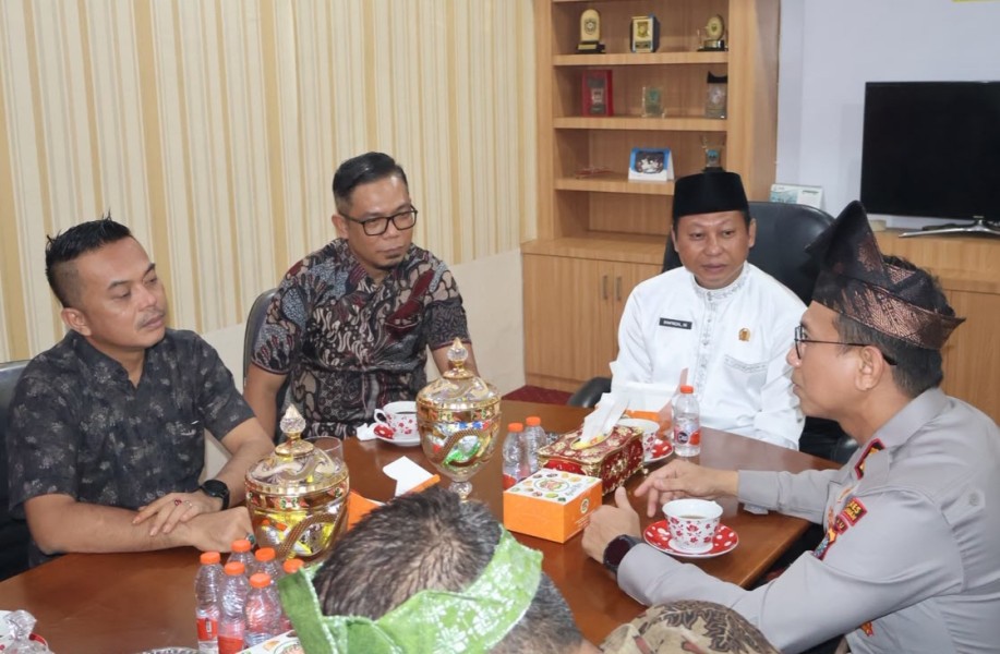 Terima Kunjungan Kapolres Pelalawan, Ketua DPRD H. Syafrizal Siap Perkuat Kolaborasi Dukung Layanan Hallo Kapolres