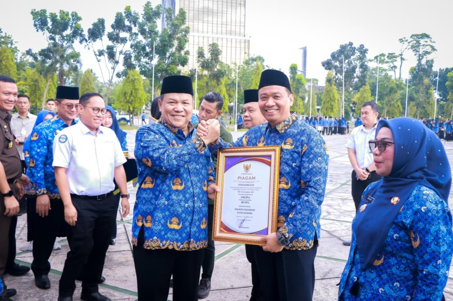 Kepesertaan Capai 100 Persen Lebih, Pemko Pekanbaru Terima Penghargaan UHC