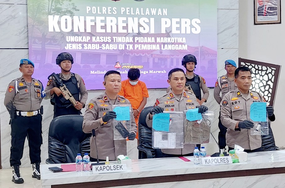 Buntut Temuan Bong di TK Pembina Langgam, Polres Pelalawan Tangkap Bandar, Sita 12 Paket Sabu